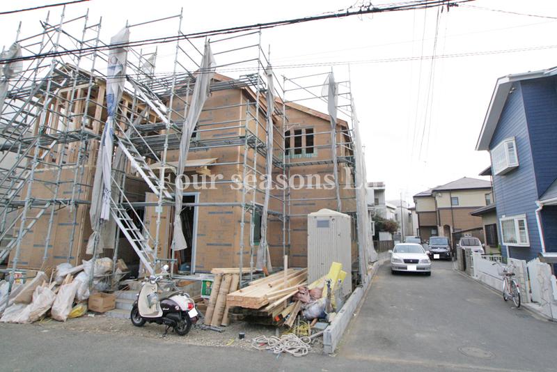 Local photos, including front road. Local (12 May 2013) Shooting