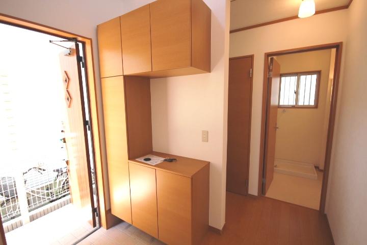 Entrance. Local (August 2013) Shooting