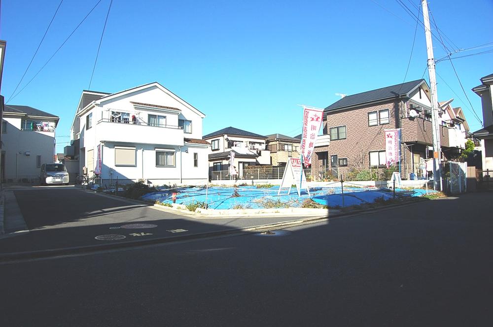 Local photos, including front road. Local (11 May 2013) Shooting