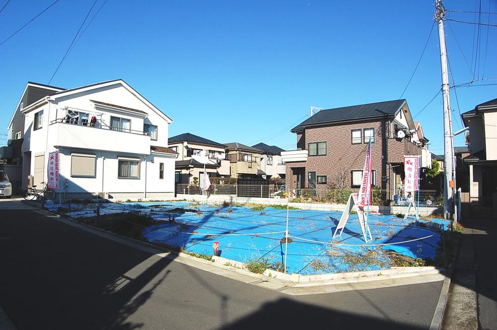 Local photos, including front road. Local (11 May 2013) Shooting