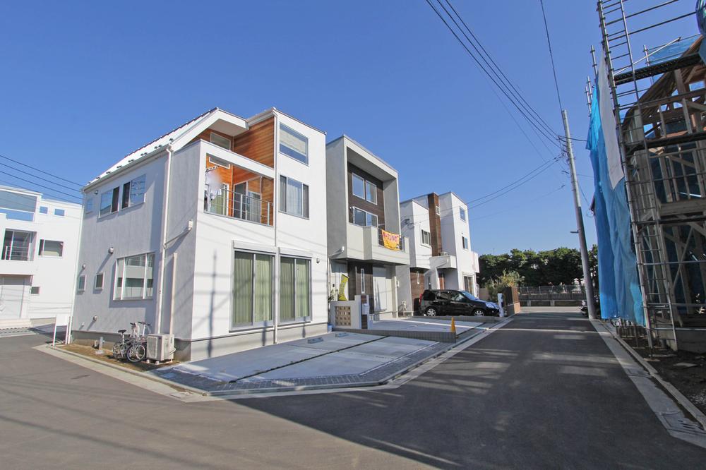 Model house photo. Same house builders construction results