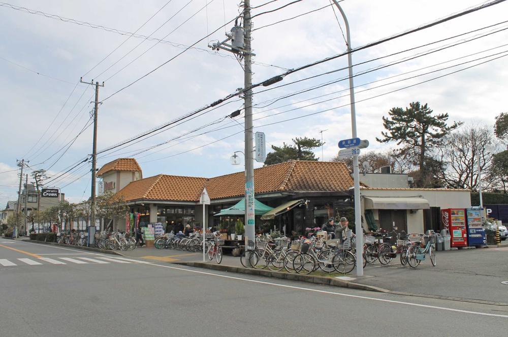 Supermarket. 863m to the crown Hamasuka shop