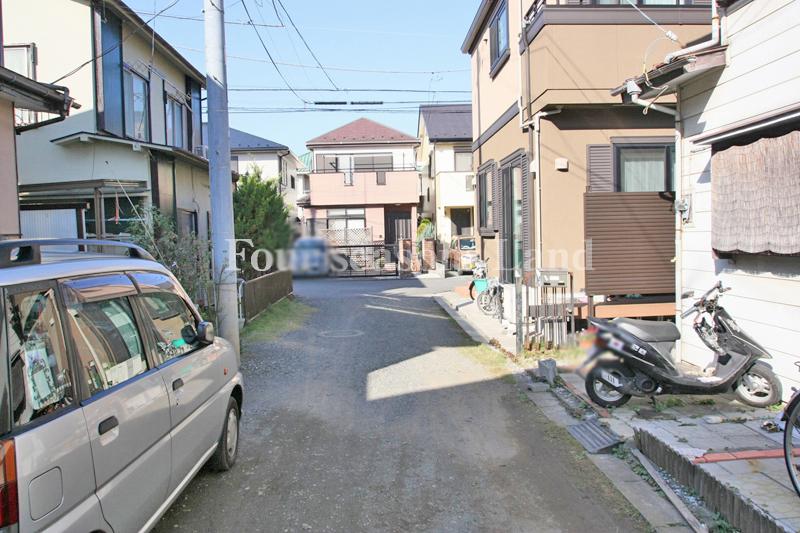 Local photos, including front road. Local (11 May 2013) Shooting