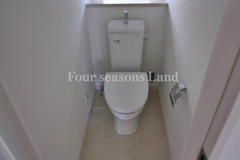 Toilet. Indoor (11 May 2013) Shooting