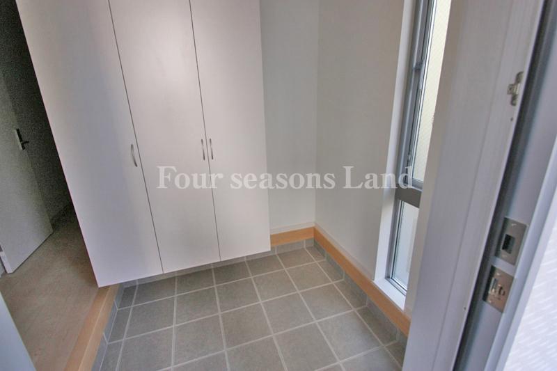 Entrance. Local (11 May 2013) Shooting