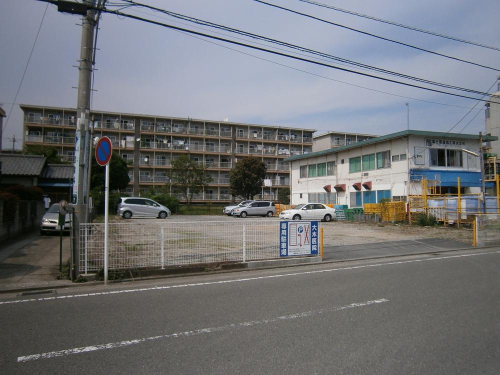 Local photos, including front road. Local (July 2013) Shooting