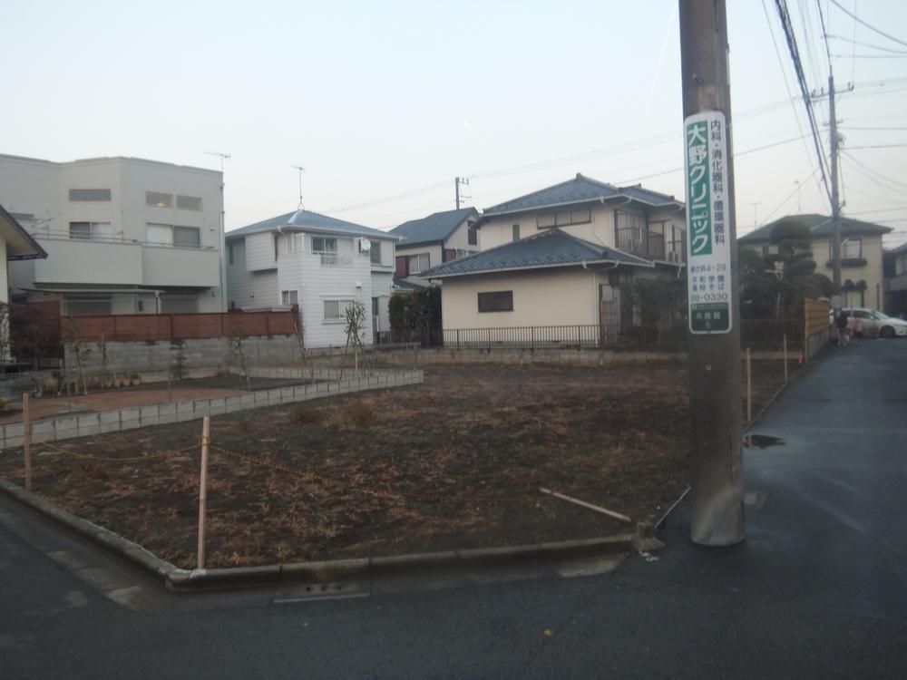 Local photos, including front road. Local (January 2013) Shooting