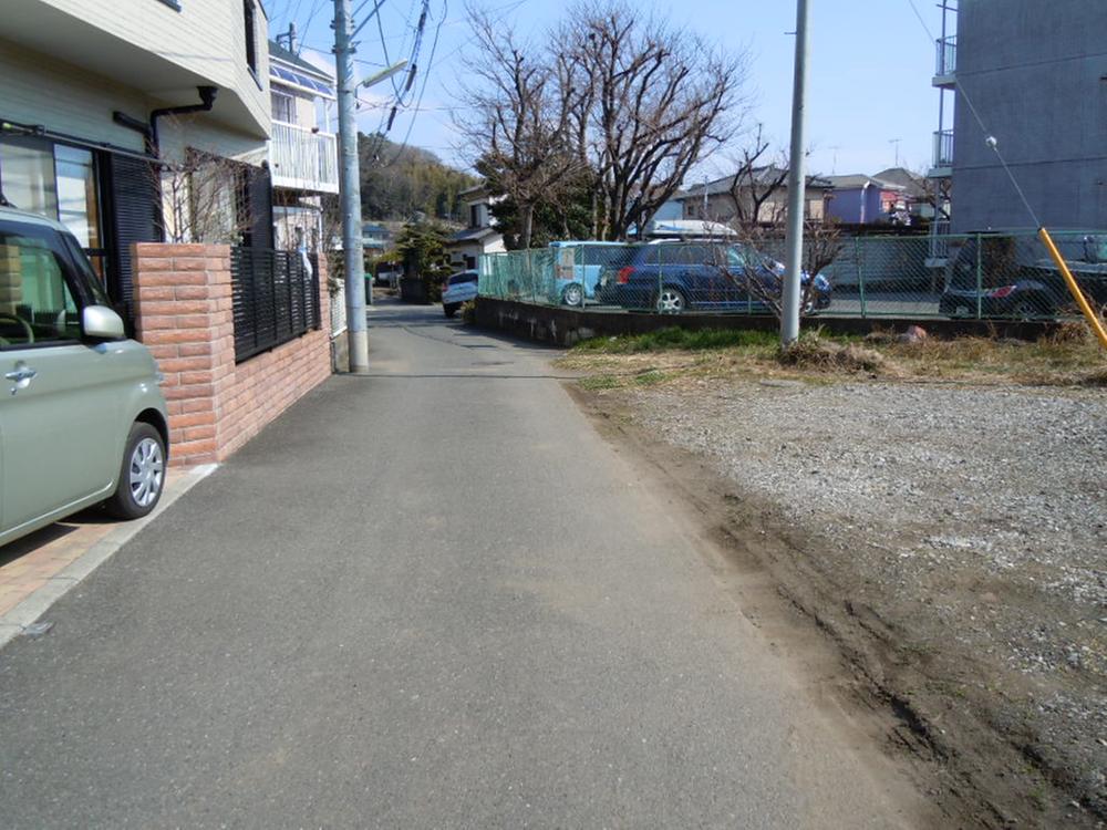 Local photos, including front road. North road 1