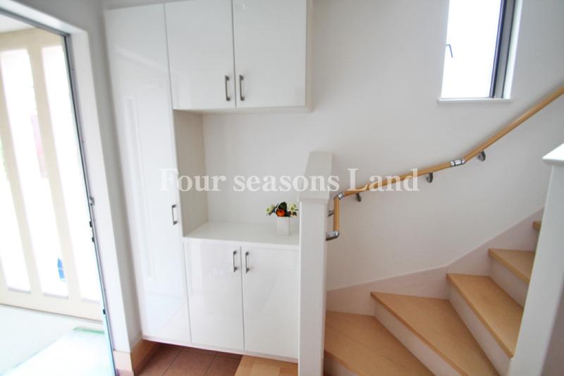 Entrance. Local (July 2013) Shooting