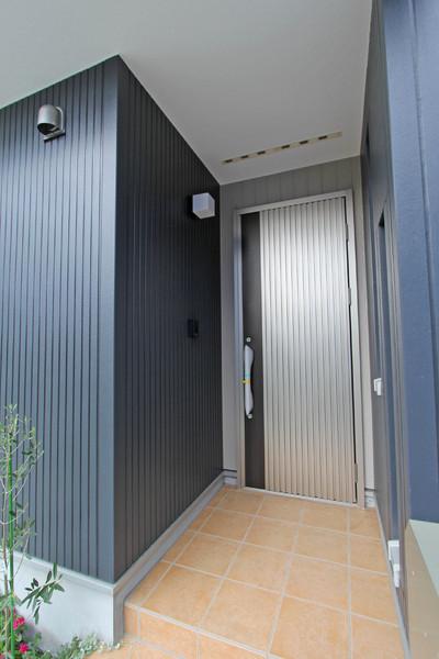 Entrance. Local (11 May 2013) Shooting