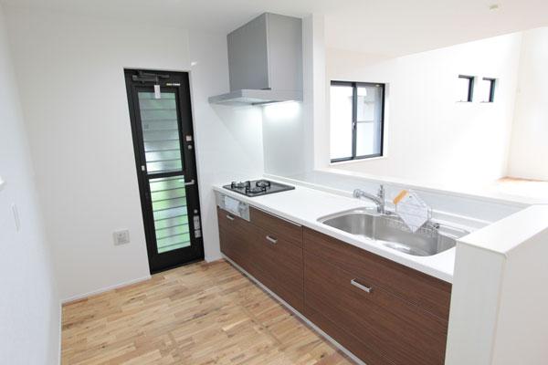 Kitchen. Local (May 2013) Shooting