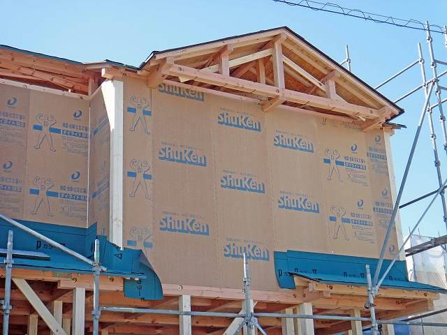 Construction ・ Construction method ・ specification. In the only residential pillar, Absolutely very weak in the force from the lateral (horizontal load), In order to compensate for it, Use the load-bearing surface material called "Dairaito", It is up the seismic performance. "Dairaito" earthquake, of course, Resistant to fire and termites, In addition to rot difficult, etc., It has a variety of features.