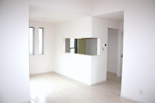 Living. No.B Building of the second floor LDK family of communication can be taken. Because you can preview, Please feel free to contact us.