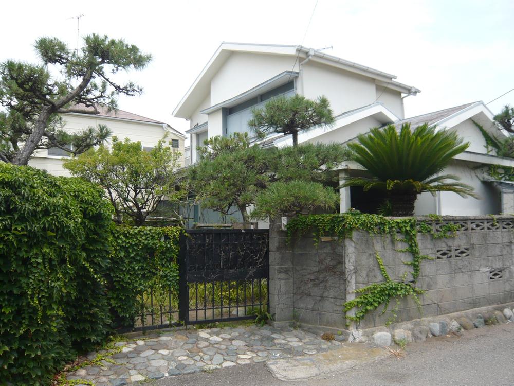 Local land photo. (With current state Showa Furuya 41 years Built in) site area 52 square meters of shaping land. Good per sun per southeast side of the road.