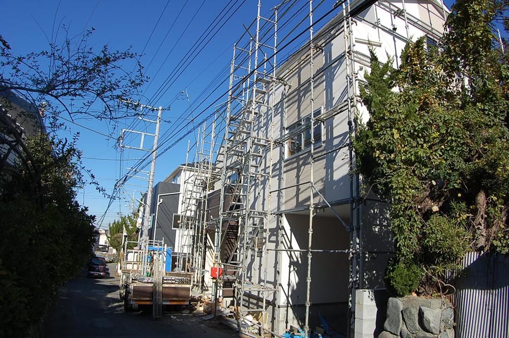 Local photos, including front road. Local (12 May 2013) Shooting