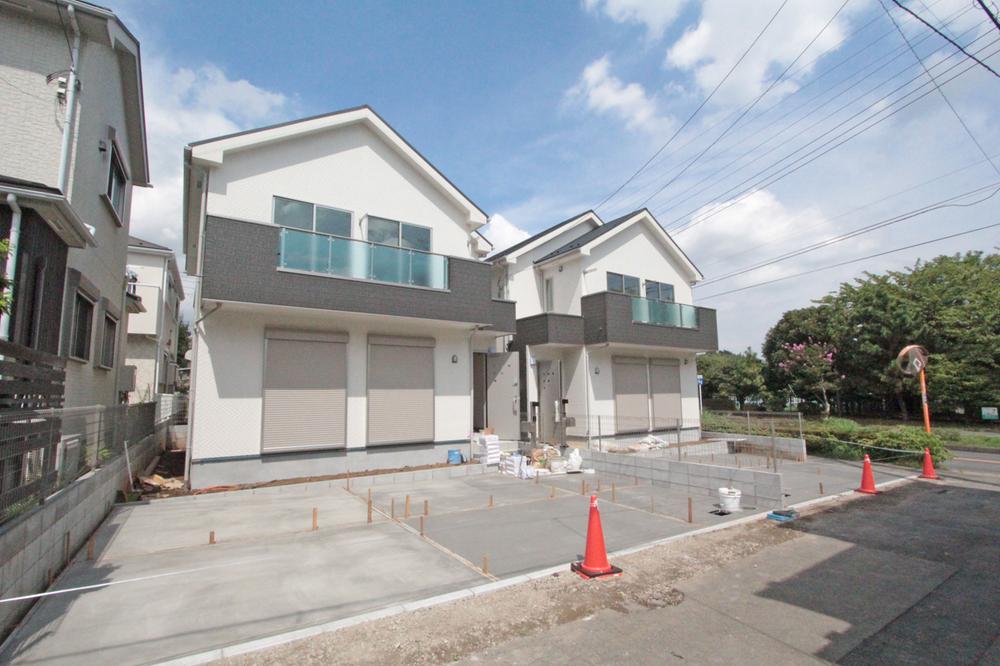 Model house photo. Same house builders construction results