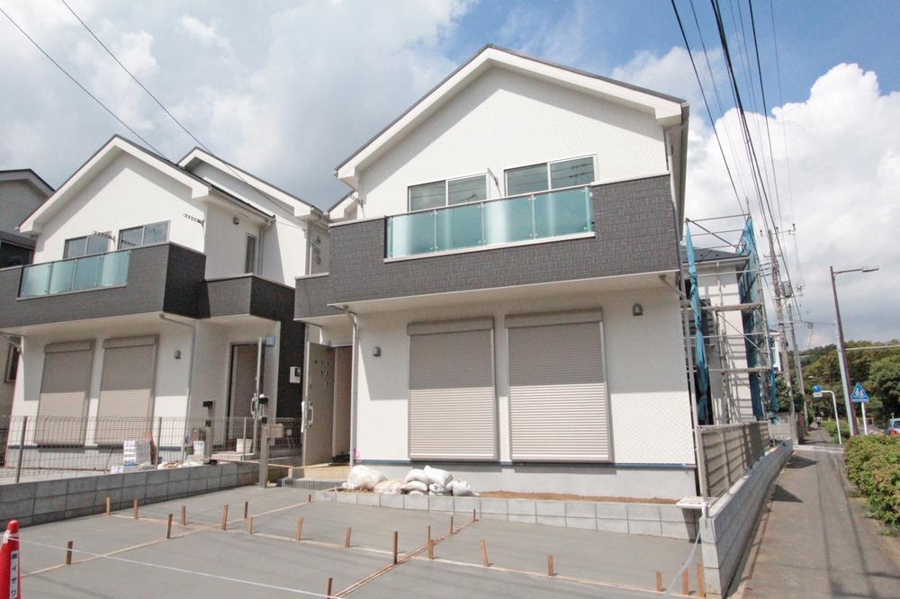 Model house photo. Same house builders construction results