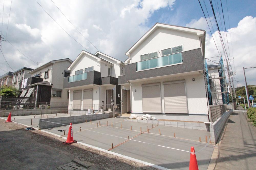 Model house photo. Same house builders construction results