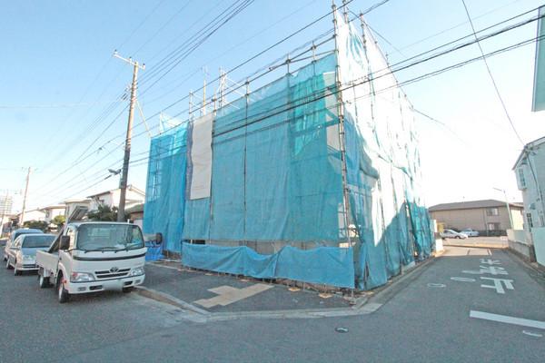 Local photos, including front road. Local (12 May 2013) Shooting