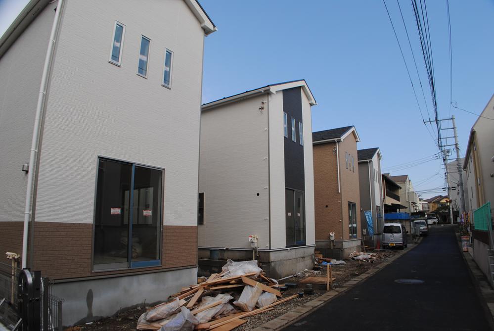 Local appearance photo. Local (12 May 2013) Shooting