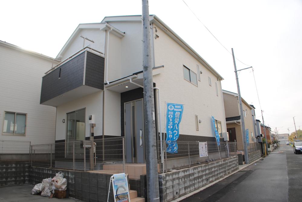 Local photos, including front road. Local (12 May 2013) Shooting