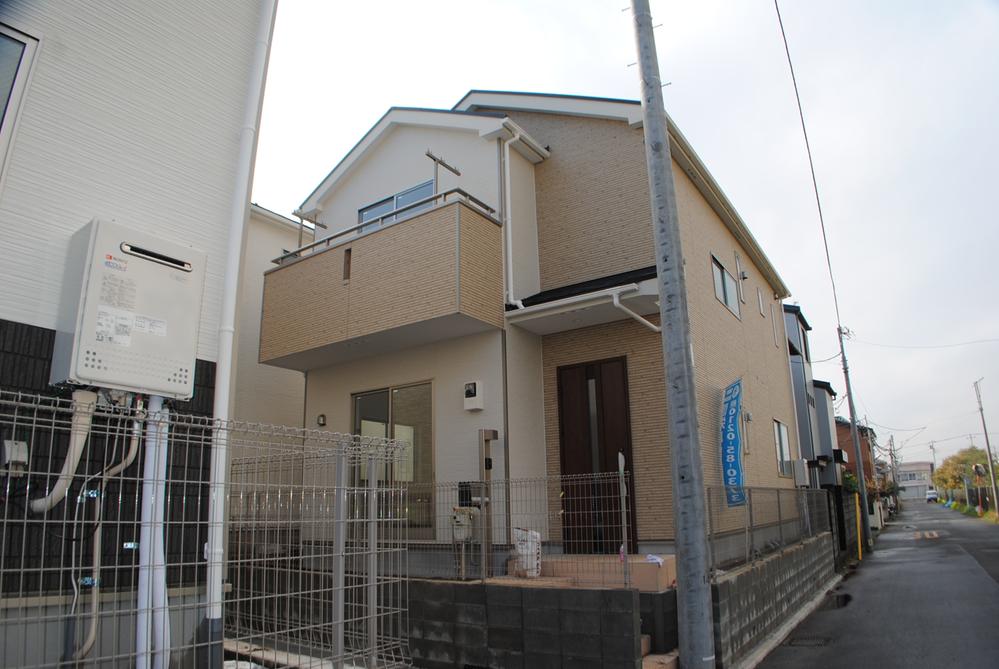 Local appearance photo. Local (12 May 2013) Shooting