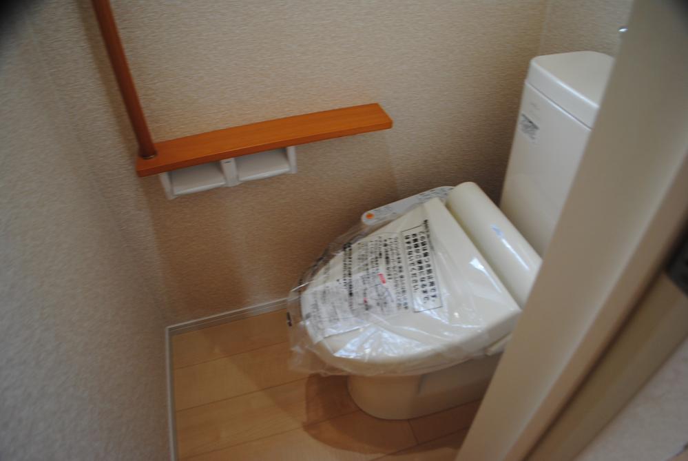 Toilet. Indoor (12 May 2013) Shooting