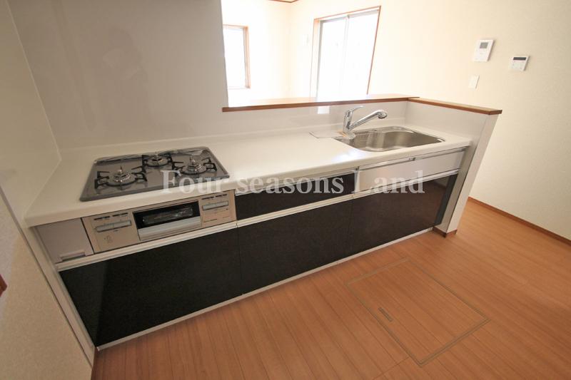 Kitchen. Indoor (11 May 2013) Shooting Building 3