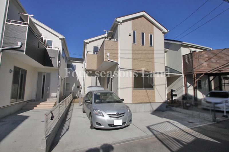 Local photos, including front road. Local (11 May 2013) Shooting Building 3