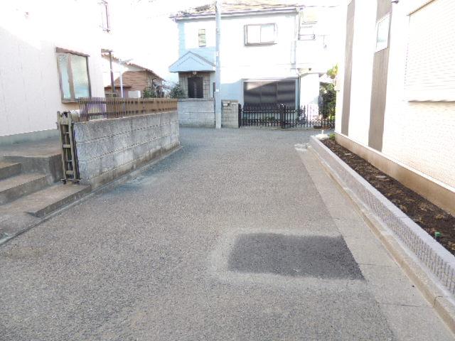 Other local. Local than the entire surface of the road (11 May 2013) Shooting