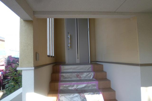 Entrance. Local (September 2013) Shooting