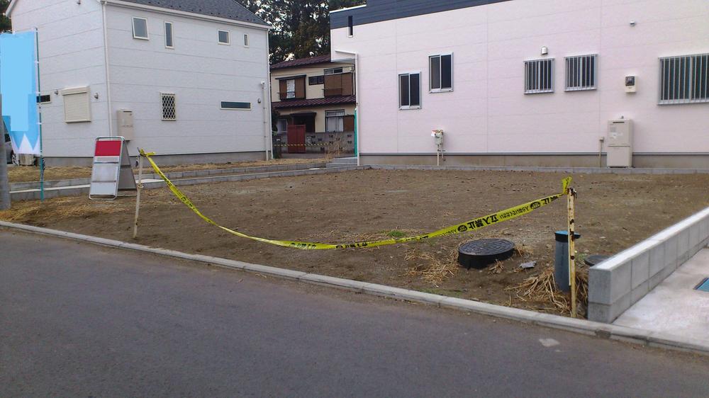 Local photos, including front road. Local (March 2013) Shooting