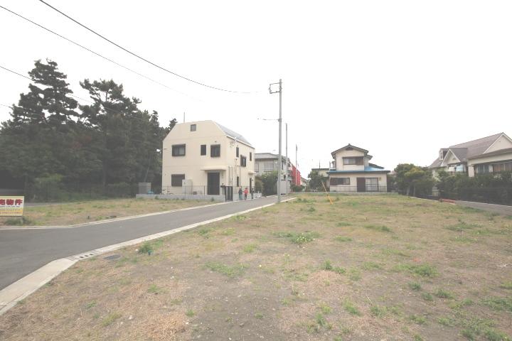 Local photos, including front road. Local (April 2013) Shooting