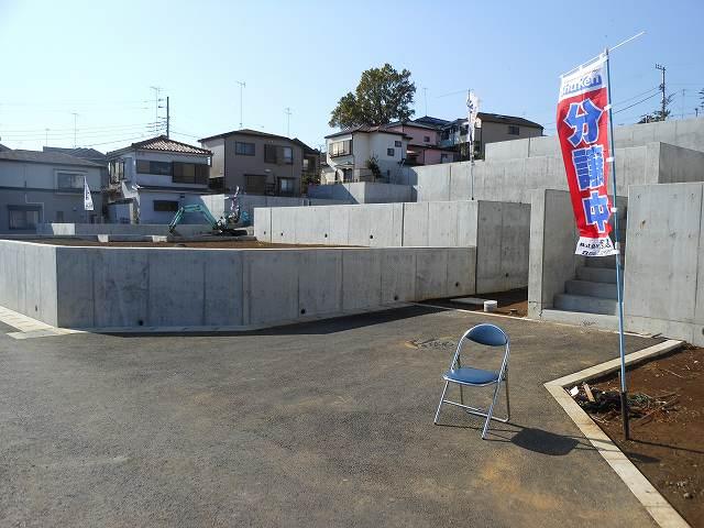 Local appearance photo. Located in the corner of a quiet residential area of Ebina Kokubukita 3-chome. "Ebina Station", It is conveniently located in the "Kashiwadai Station" both the station within walking distance.