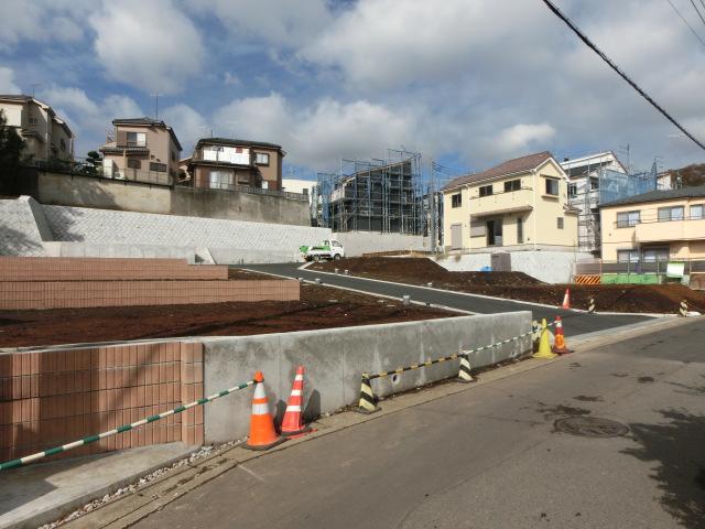 Local photos, including front road. Local (10 May 2013) Shooting