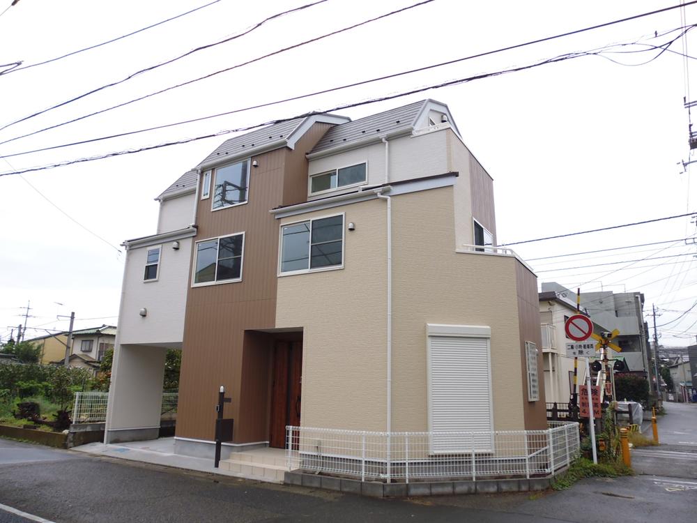 Local appearance photo. Local (11 May 2013) Shooting