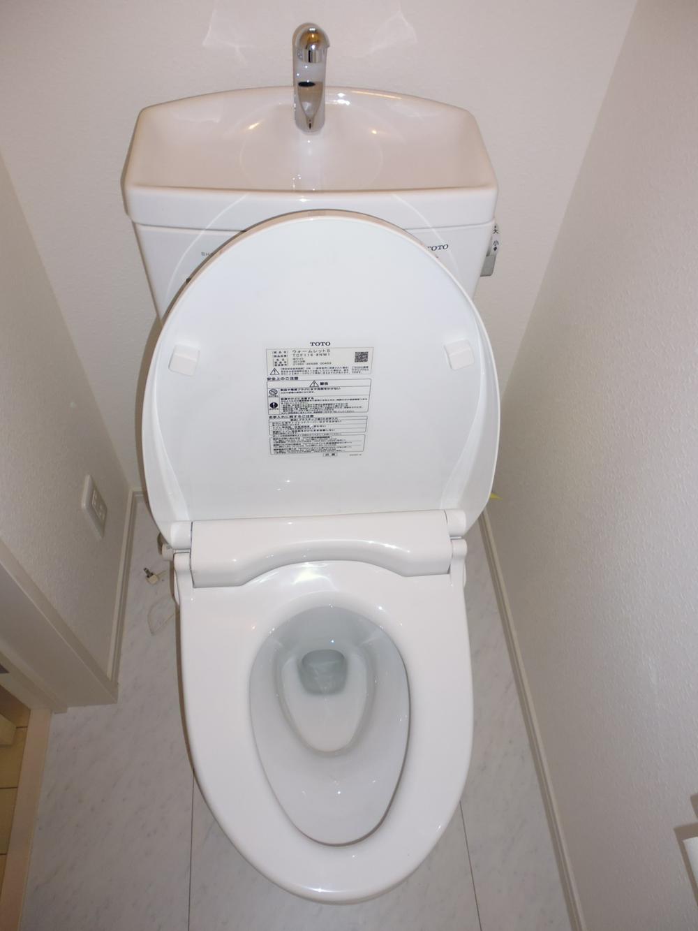 Toilet. Indoor (11 May 2013) Shooting