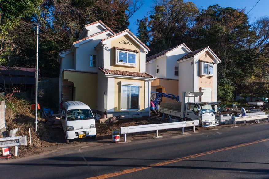 Local photos, including front road. Local (12 May 2013) Shooting