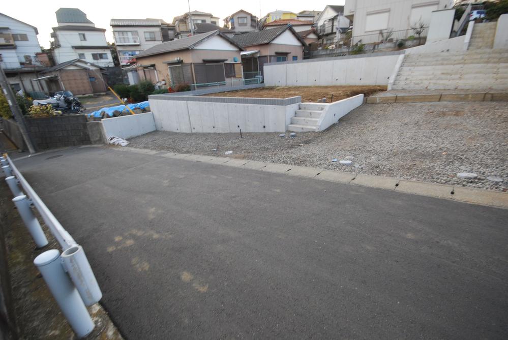 Local photos, including front road. Local (12 May 2013) Shooting