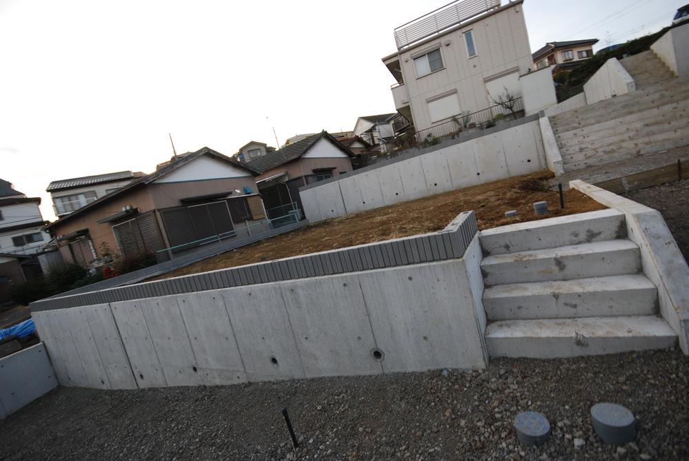 Local photos, including front road. Local (12 May 2013) Shooting