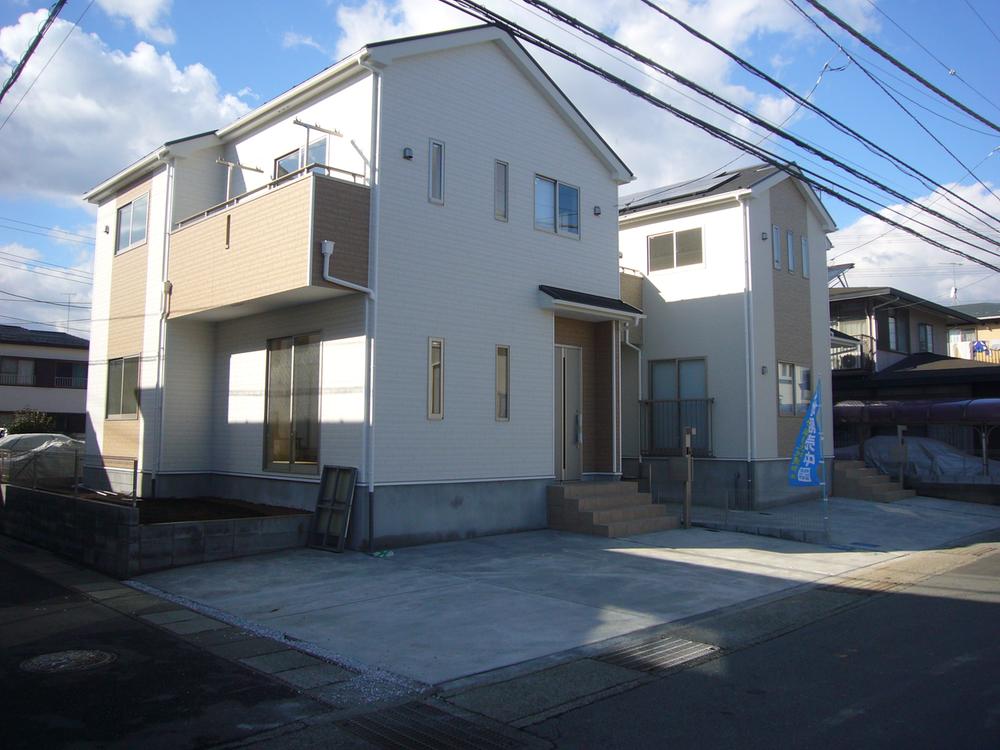 Local appearance photo. Local (12 May 2013) Shooting