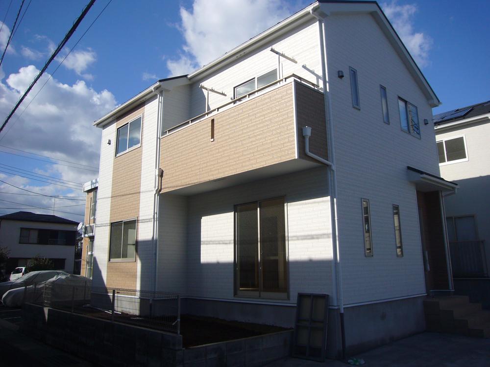 Local appearance photo. Local (12 May 2013) Shooting