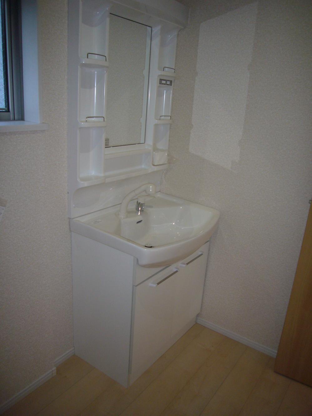 Wash basin, toilet. Indoor (12 May 2013) Shooting