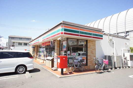 Other. Seven-Eleven Ebina Shake store 8-minute walk (about 590m)