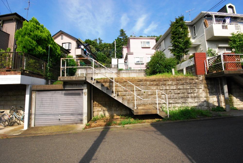 Local photos, including front road. Local (July 2012) shooting