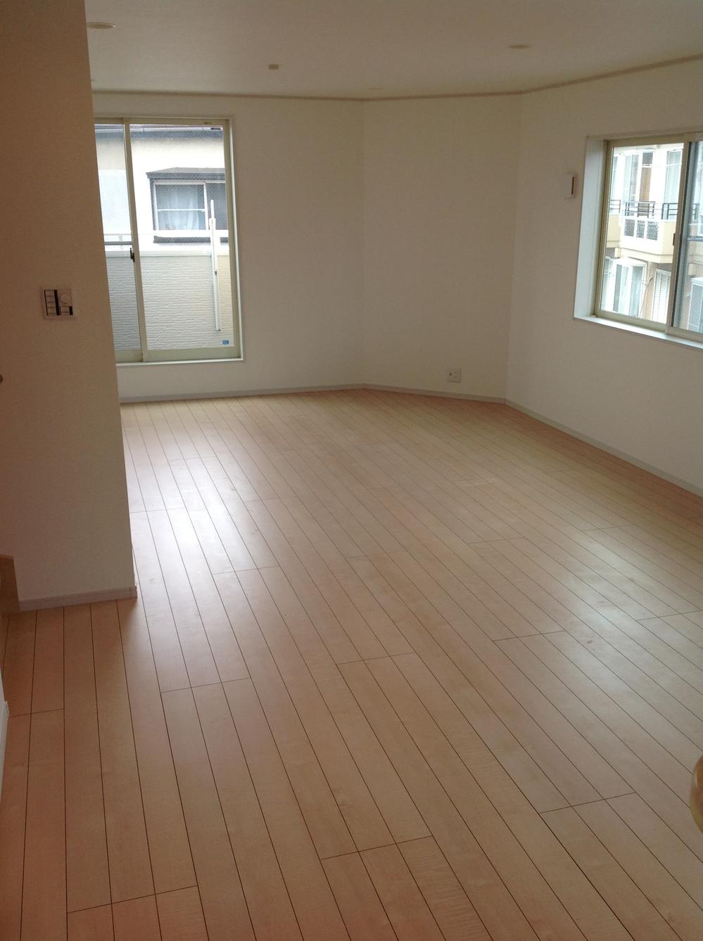 Living. Living (09 May 2013) Shooting