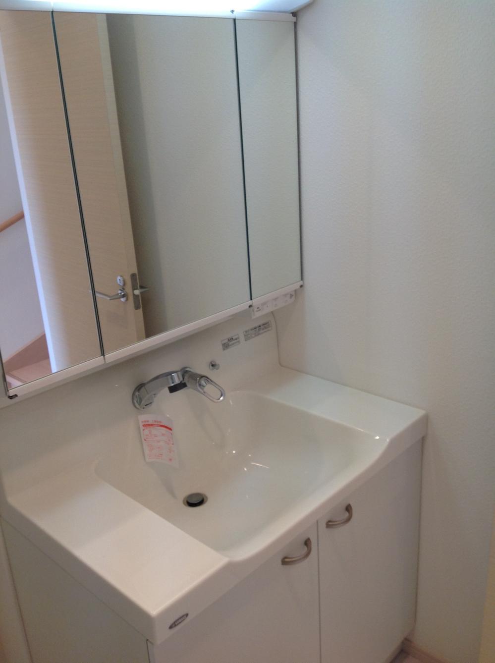 Wash basin, toilet. Wash basin (09 May 2013) Shooting