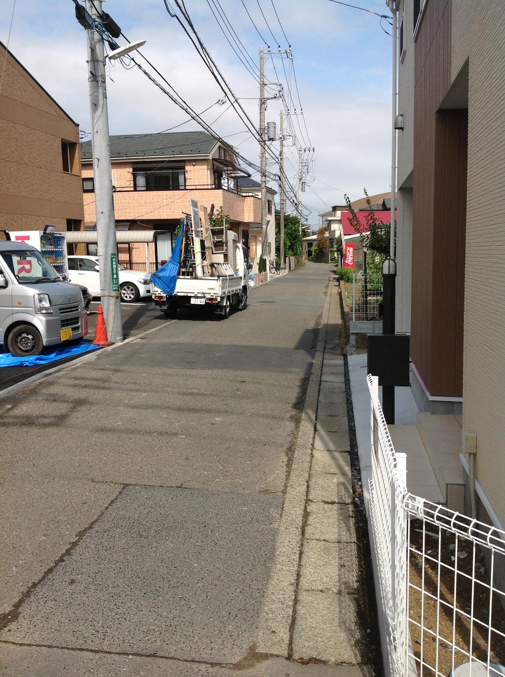 Local photos, including front road. Front road (09 May 2013) Shooting