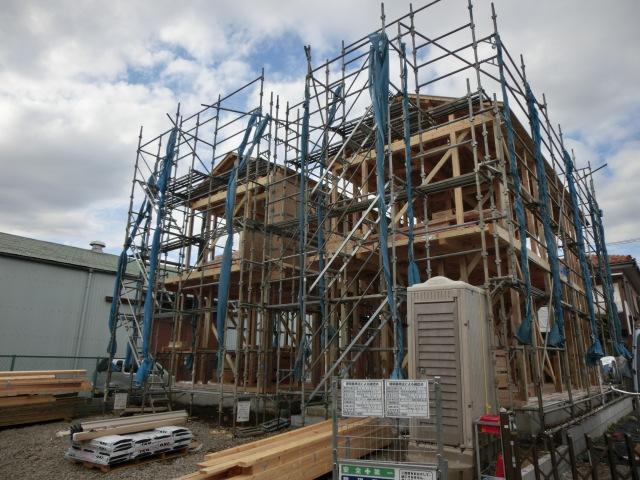 Local appearance photo. Local (10 May 2013) Shooting