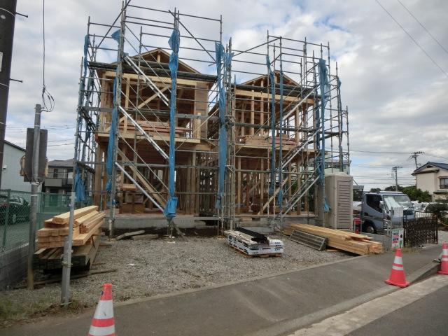 Local photos, including front road. Local (10 May 2013) Shooting